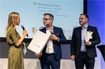 Hauptpreisträger GF Oswald Hackl und Johannes Schumich