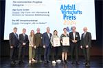 Preisträger der Kategorie „Kommunikation“: 1. Platz die NÖ Umweltverbände (Julia Bohrn), 2. Platz digi-Cycle GmbH (Michaela Heigl) mit Vertreter:innen der Träger und Sponsoren (Anton Kasser/ARGE Abfallverbände, Johannes Laber/KPC und Thomas Weninger/Österr. Städtebund)